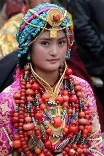 藏族吃瓜事件网红视频播放,网红视频引发全网热议